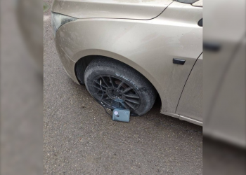 Ночью в Киндяковке порезали колёса у пятнадцати машин