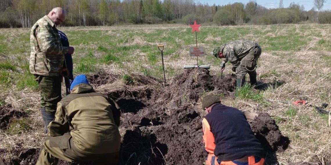 Ульяновские поисковики нашли останки бойцов Красной армии в Новгородской области