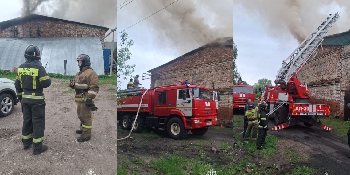 Склад с тканями загорелся в Ишеевке — видео