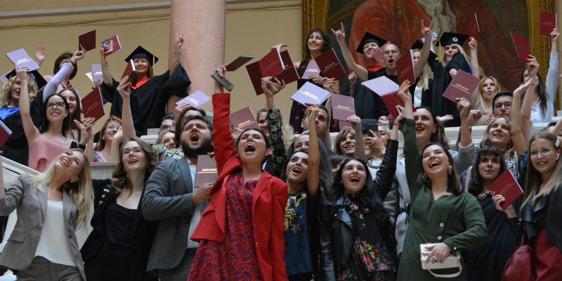 Большинство ульяновцев считают диплом вуза показателем статуса