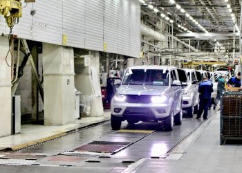 1000 кв. метров кровли и новые цеха: что меняется на Ульяновском автозаводе