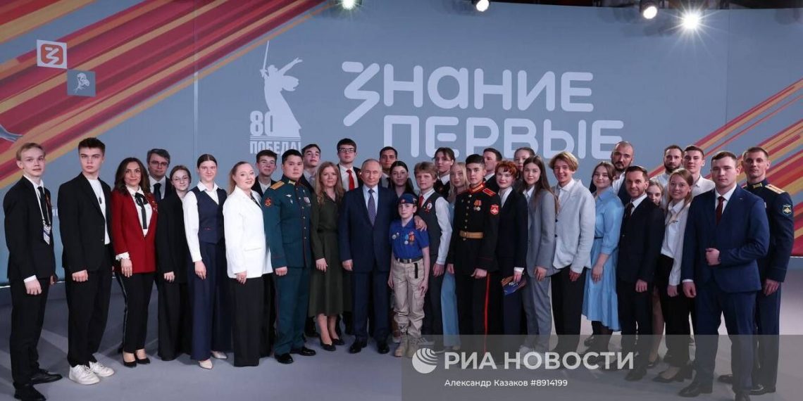 Димитровградский школьник встретился с Путиным на марафоне ко Дню Победы