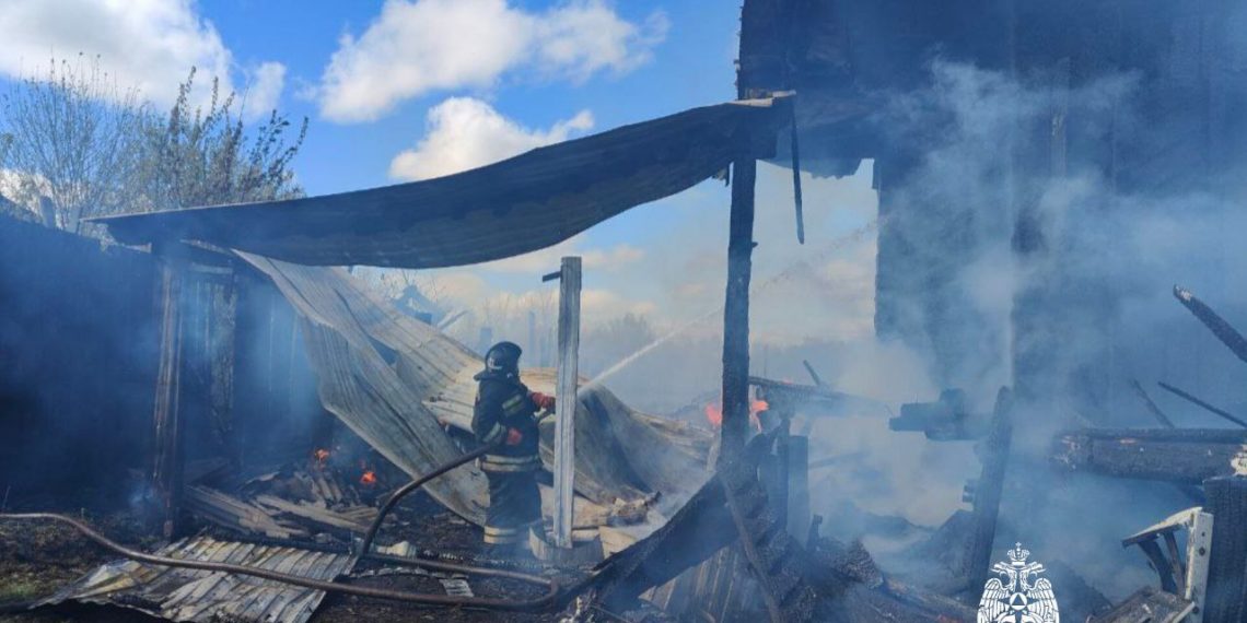 Пожар в Барышском районе: огнеборцы спасли жилой дом