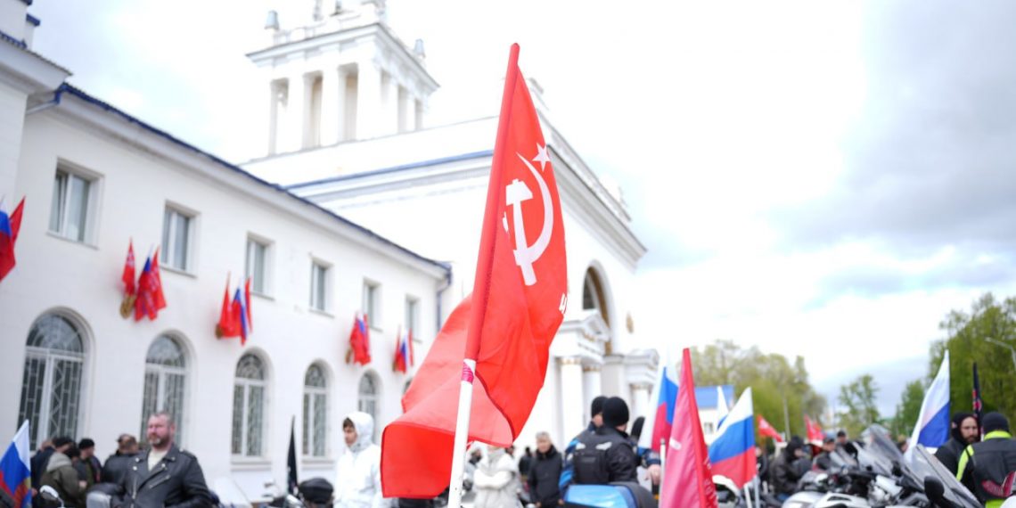 Новый монумент героям ВОВ открыли на старом вокзале Ульяновска