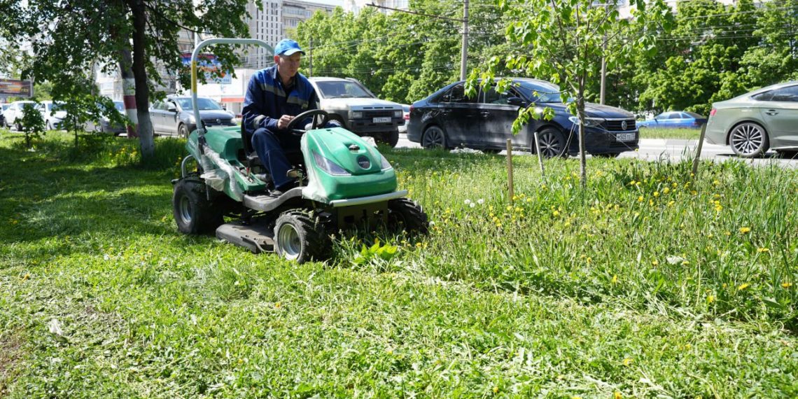 Три новых трактора и 40 рабочих: как Ульяновск готовится к лету