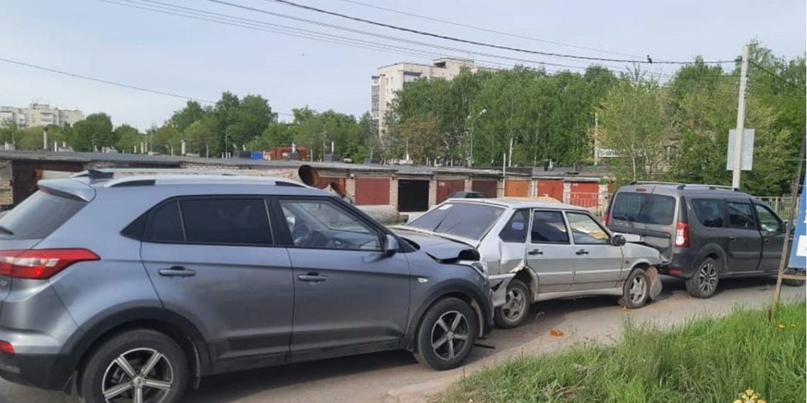 Ульяновский водитель попал в больницу после тройного столкновения