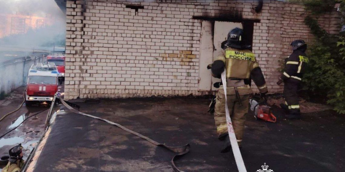 Ликвидирован пожар в ГСК «Солярис» на проспекте Ленинского Комсомола