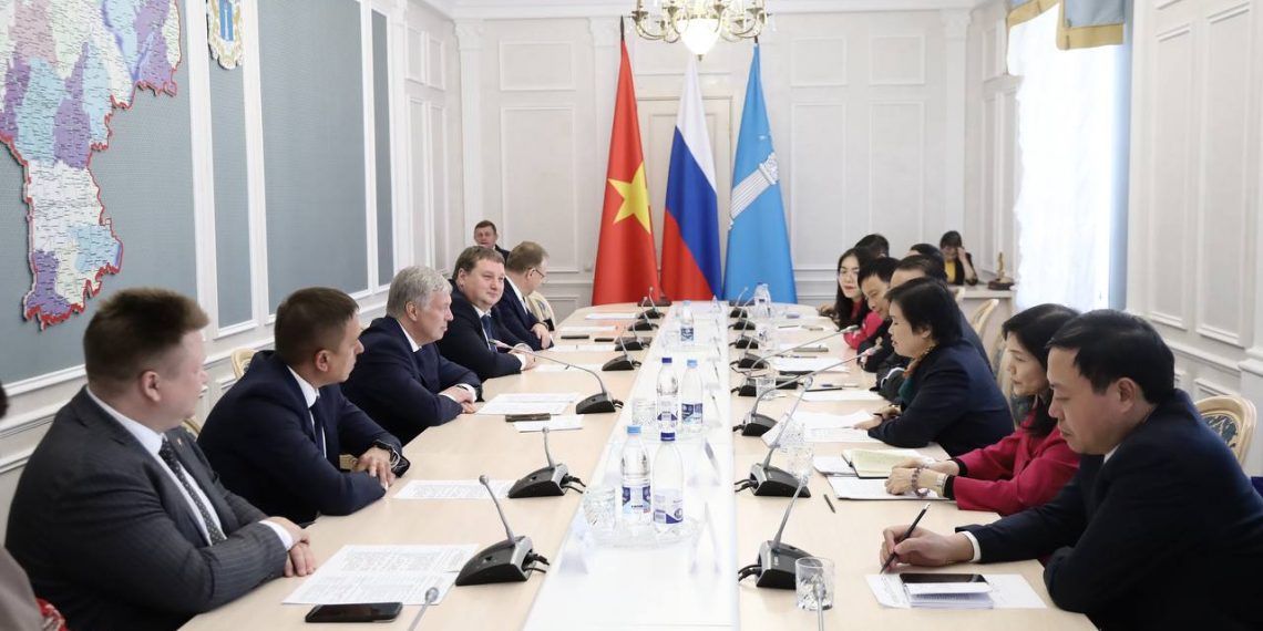 Вьетнамцы приехали в Ульяновск поторговаться