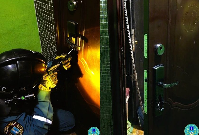 В Ульяновске 8-летний ребенок был заблокирован в квартире со сломанным замком