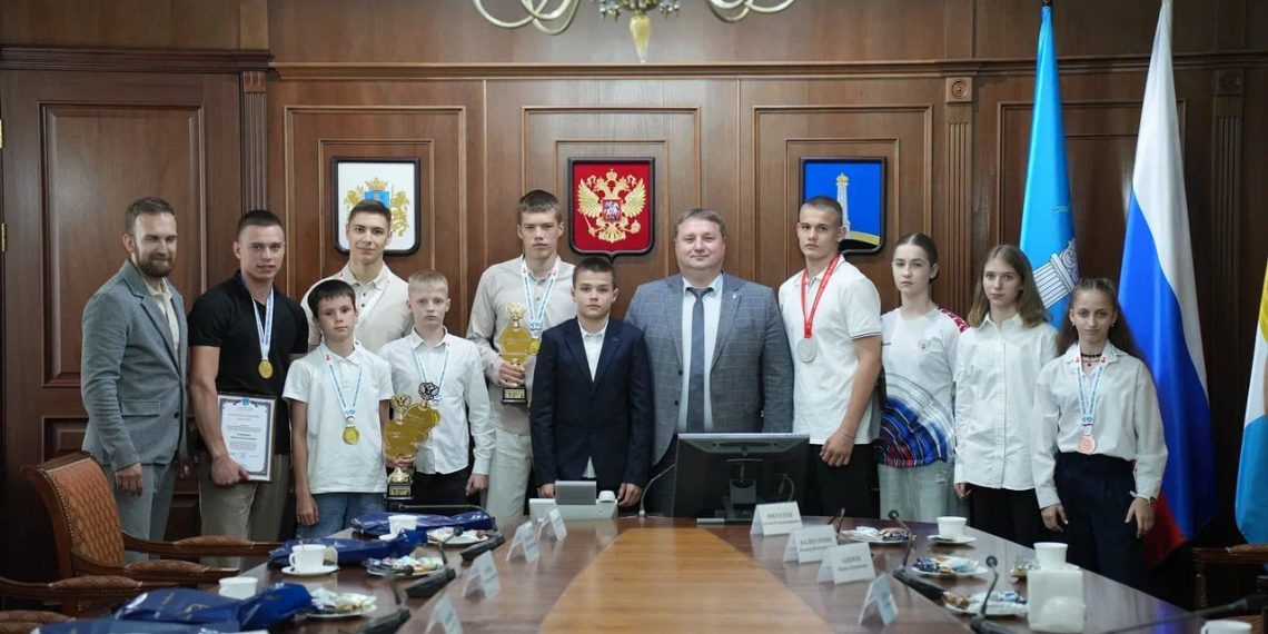 Юные чемпионы Ульяновска встретились с мэром в День России