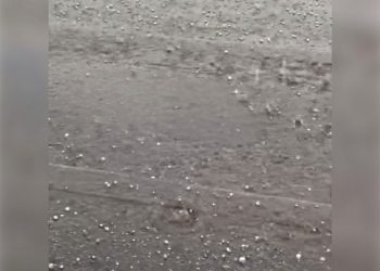 Новый город засыпало градом — видео