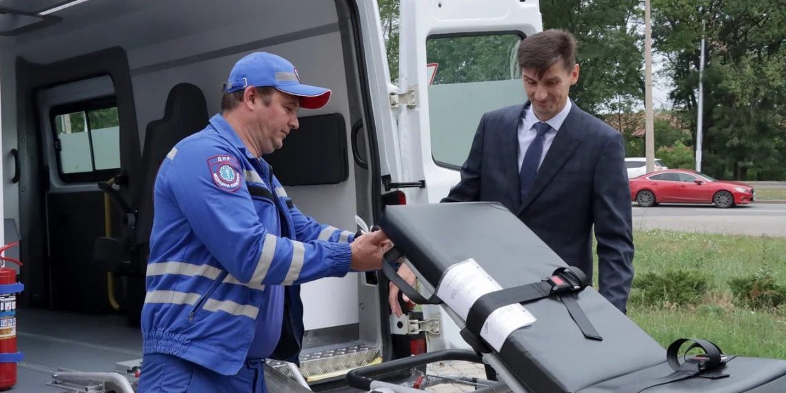 Ульяновск передал Донецку современный медицинский автомобиль