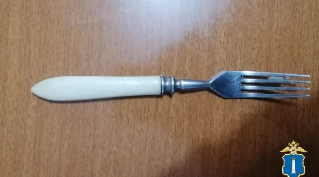Житель Вешкаймы пытался убить жену вилкой
