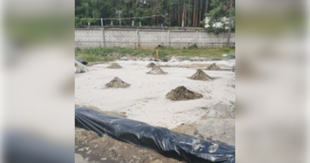 Последствия разлива мазута на территории ЦГКБ Ульяновска ликвидируют специалисты