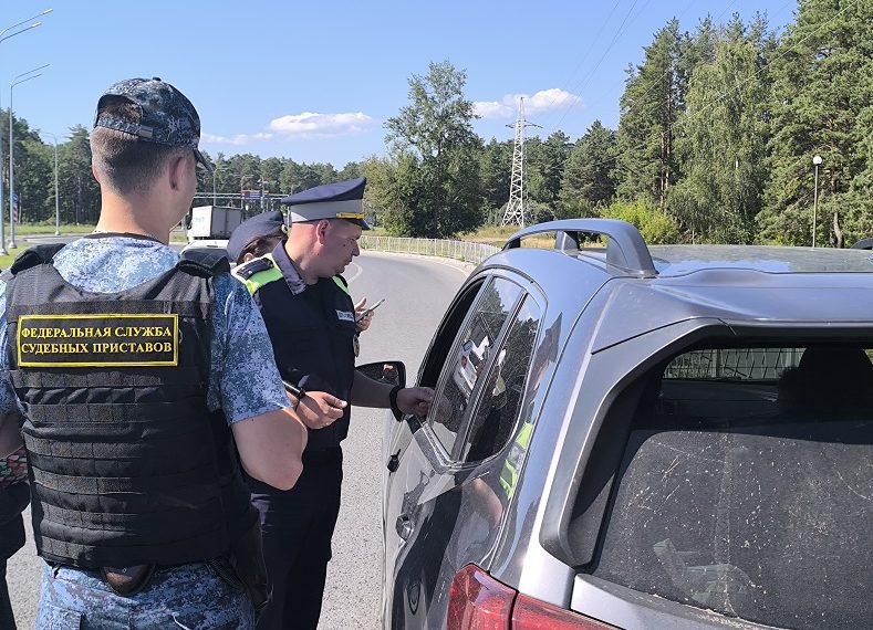 240 машин на штрафстоянке: как приставы Ульяновска борются с должниками