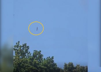 В Ульяновске едва не разбился парашютист из-за спутанных строп — видео