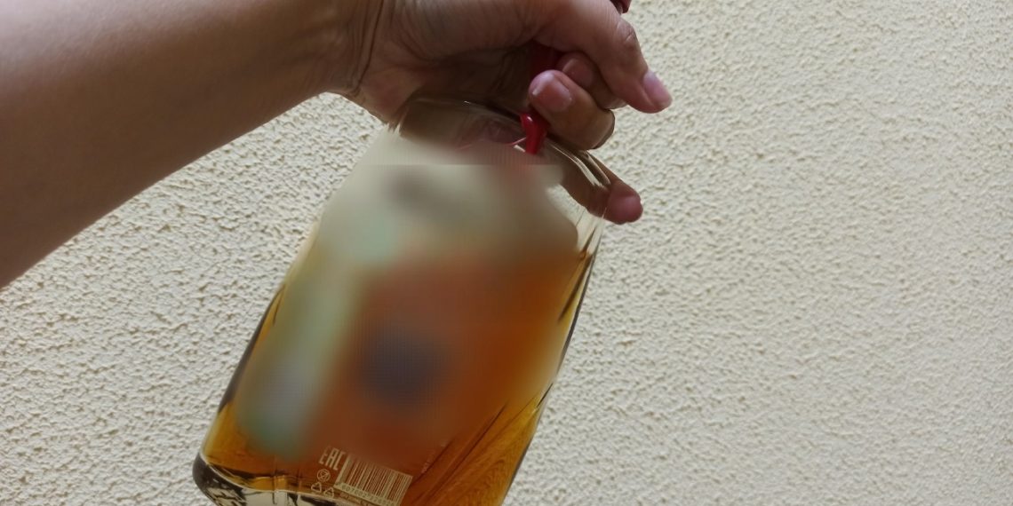 В Ульяновске полицейские задержали любительницу дармового алкоголя