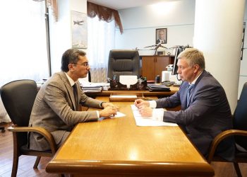 Гутенёв и Русских обсудили поддержку авиастроителей: льготная ипотека и новые кадры