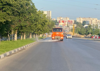 Болдакин поручил усилить поливку дорог Ульяновска из-за жары