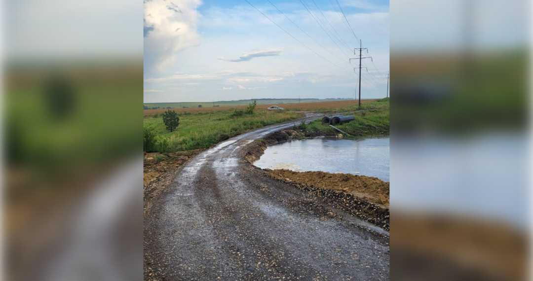 Грузовикам — стоп: в Николаевском районе Ульяновской области укрепляют размытую дорогу