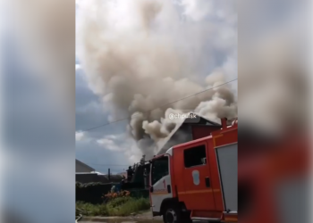 На севере Ульяновска горит жилой дом — видео