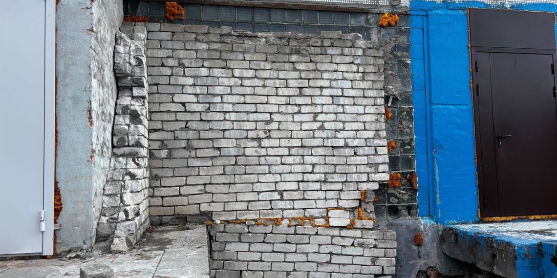 Мэр Болдакин лично проверит аварийную стену в ульяновском лицее №45