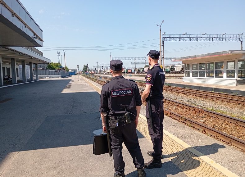 Ульяновская транспортная полиция задержала мужчину с экстремистской татуировкой