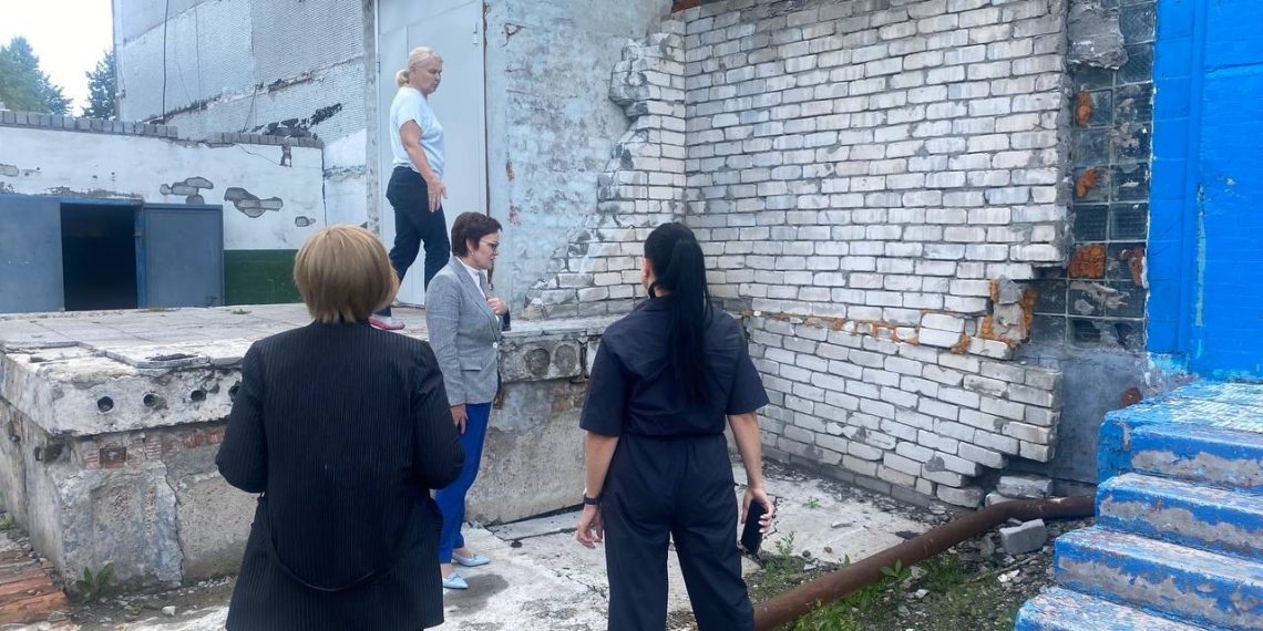 В ульяновском лицее обнаружили разрушающуюся стену