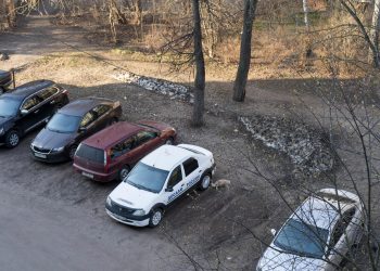 Суд отменил заниженный норматив парковок у домов в Ульяновске