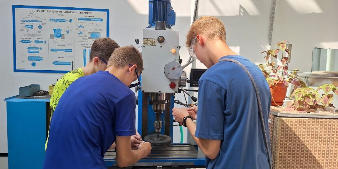 Каникулы с пользой: ульяновские школьники пробуют будущие профессии