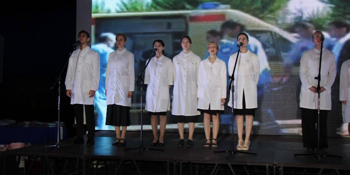 566 дипломов для будущих врачей: в УлГУ состоялся выпуск медиков