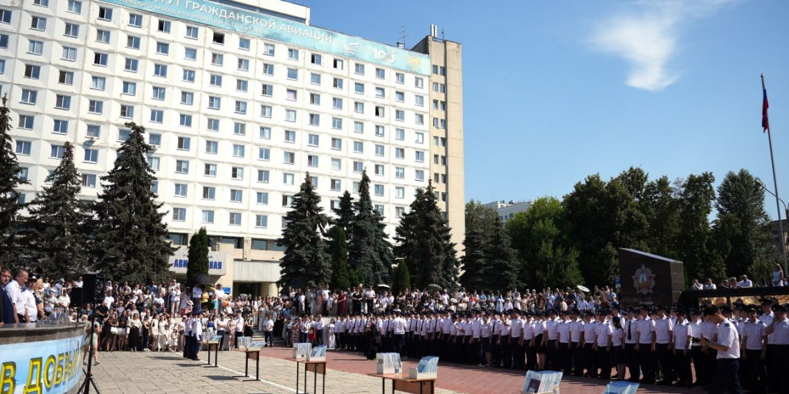 Новое поколение авиаторов: в Ульяновске прошёл выпускной УИГА