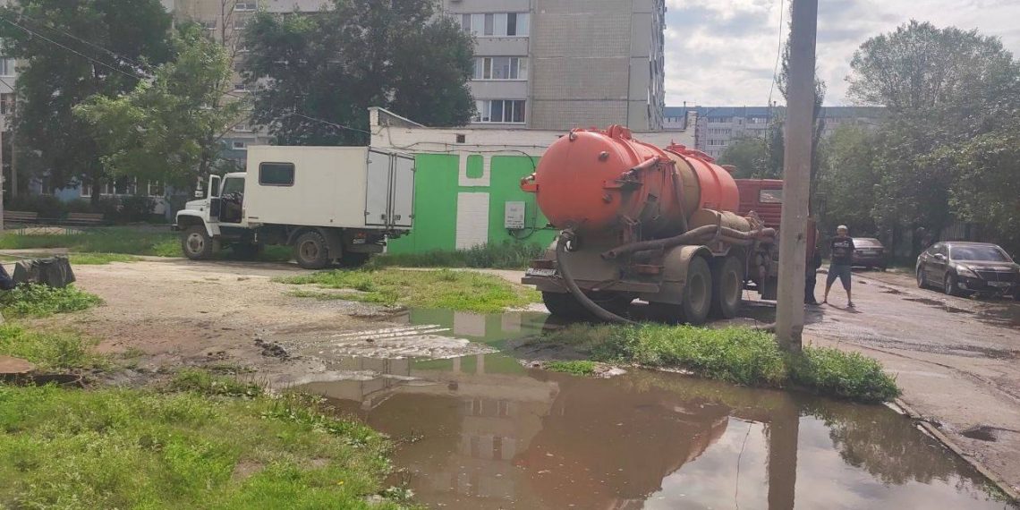 На Хо Ши Мина в Ульяновске прорвало трубопровод