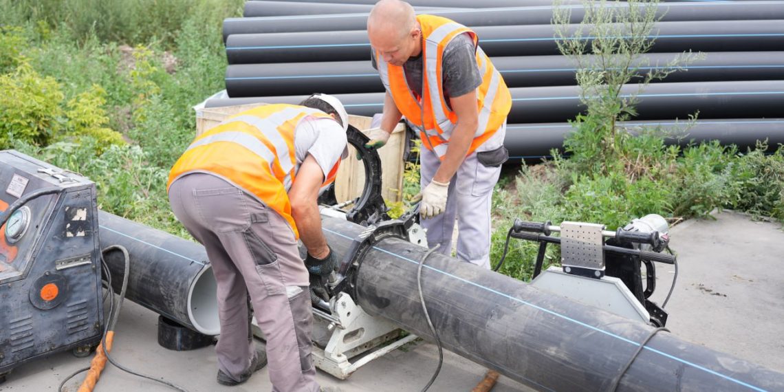 2864 метра надёжности: в Пригородном идёт замена водовода