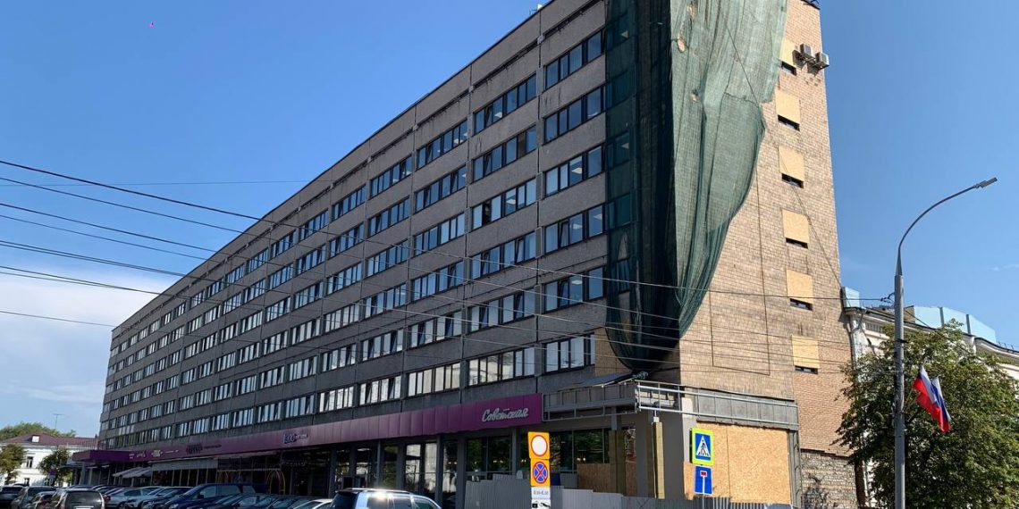 Гостиница «Советская» меняет облик, водителям — готовиться к временным неудобствам