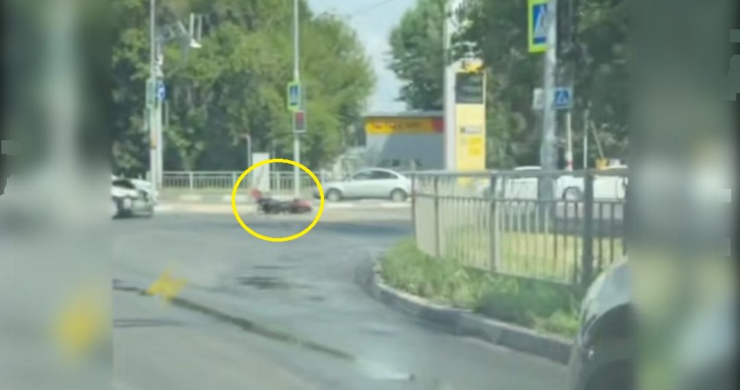 Иномарка сбила подростка-мотоциклиста в Киндяковке