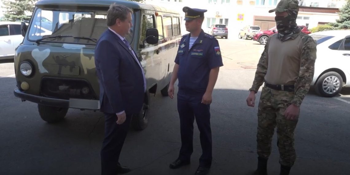 «Буханка» для десантников: Ульяновск отправил в зону СВО отремонтированный УАЗ и гуманитарку