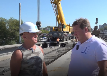 Болдакин проинспектировал ход ремонта левой части Минаевского моста