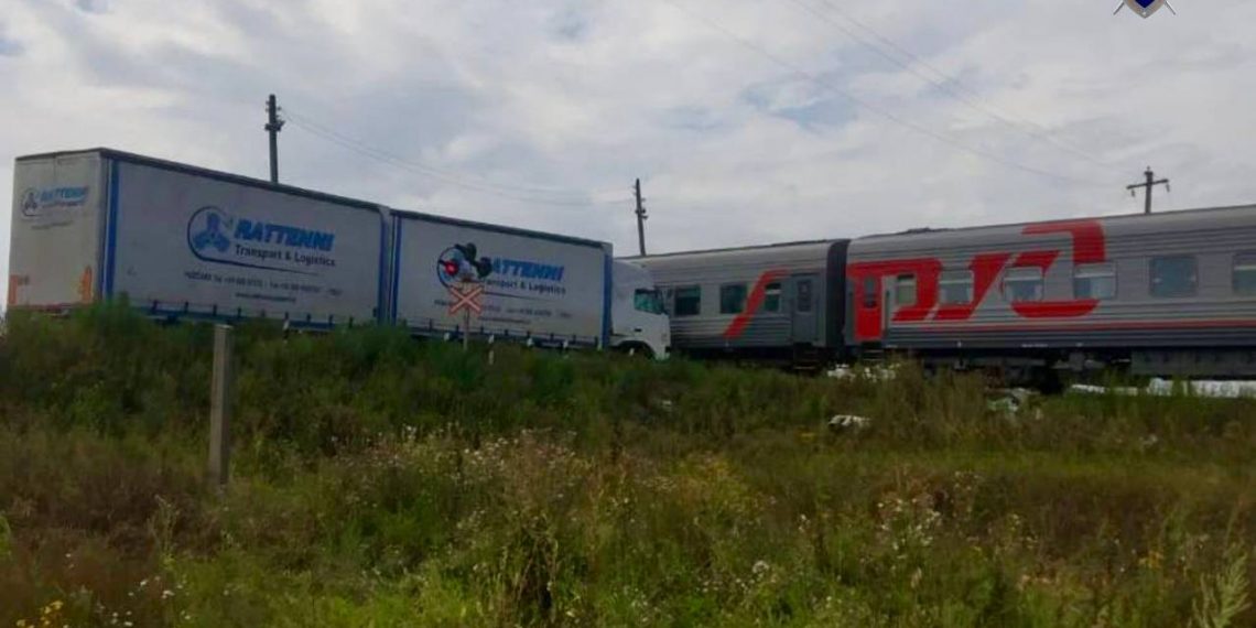 Фура врезалась в пассажирский поезд под Ульяновском 7 августа