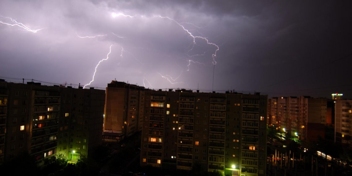 Гроза с градом и шквалистым ветром надвигается на Ульяновскую область