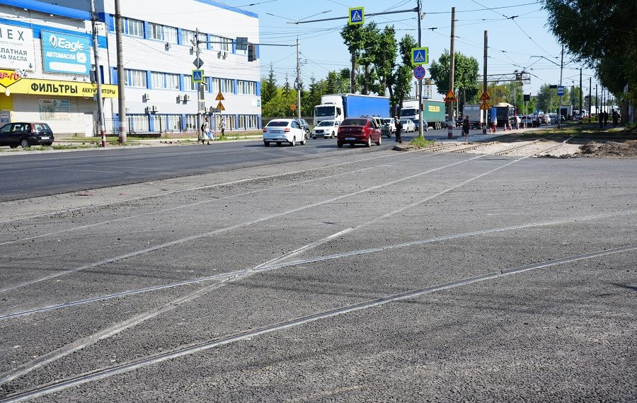 Межрельсовые пространства закатали в асфальт на Московском шоссе