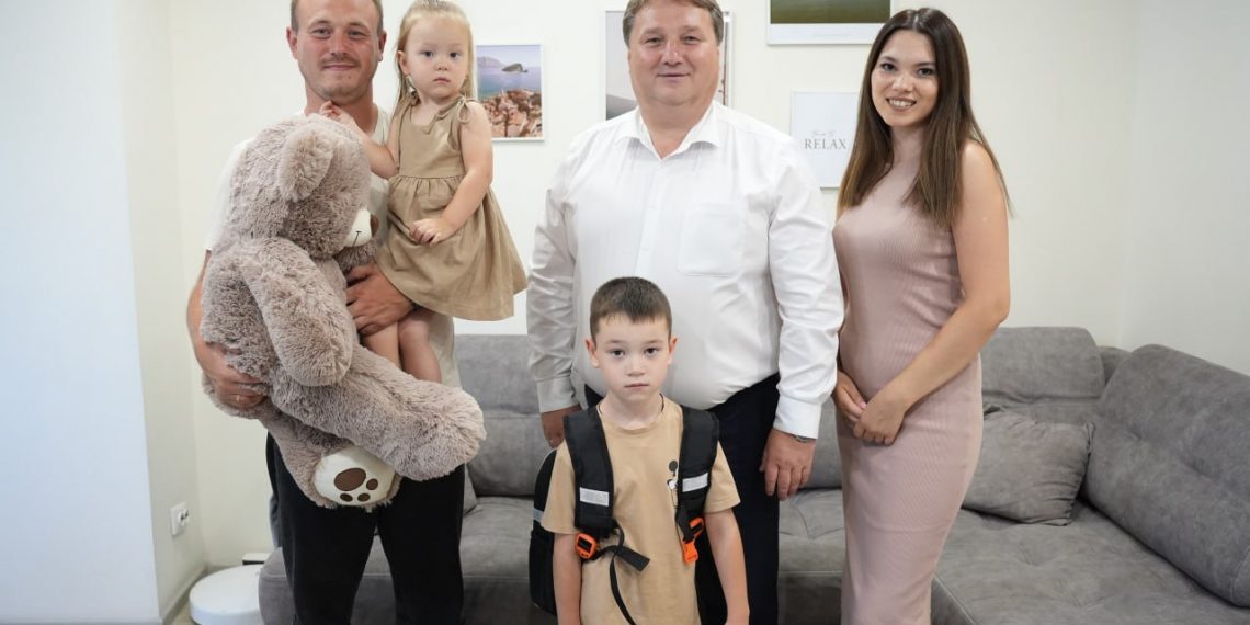 Ульяновский мэр лично поздравил первоклассника из «Семьи года»