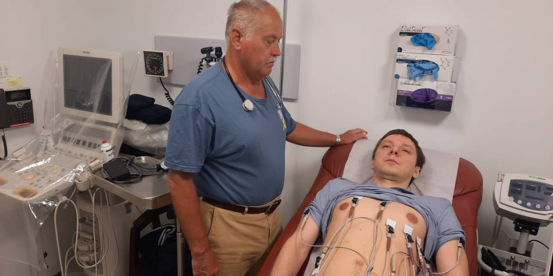 Массаж, плавание и горный воздух: как приводнившийся космонавт Песков приходит в себя