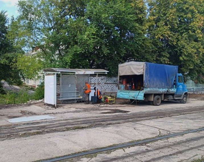 На остановке «Моторный завод» появилось новое укрытие от непогоды