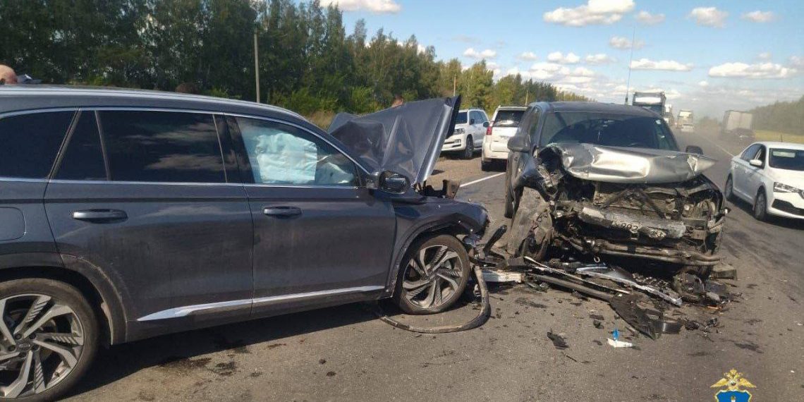 В Радищевском районе столкнулись легковушка и внедорожник: пострадали четверо, включая детей