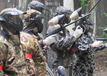 Криминалисты против участковых: ульяновские копы устроили битву шариками