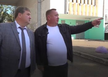 Ремонт двора на Карбышева, 16 в Ульяновске начался с личной проверки мэра