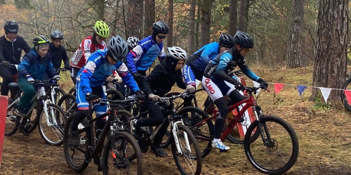 На рулёжной полосе Авиастара в Ульяновске проходит чемпионат по шоссейному велоспорту