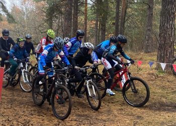 На рулёжной полосе Авиастара в Ульяновске проходит чемпионат по шоссейному велоспорту