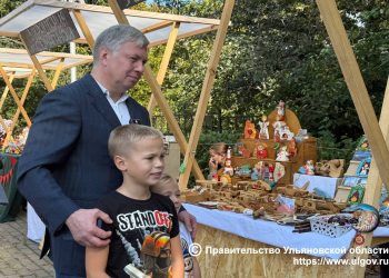 Русских дал поручение по развитию Владимирского сада после посещения фестиваля «ОКНА»